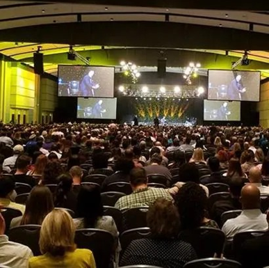 Philadelphia mainstage audience view during a Scott Schilling live event